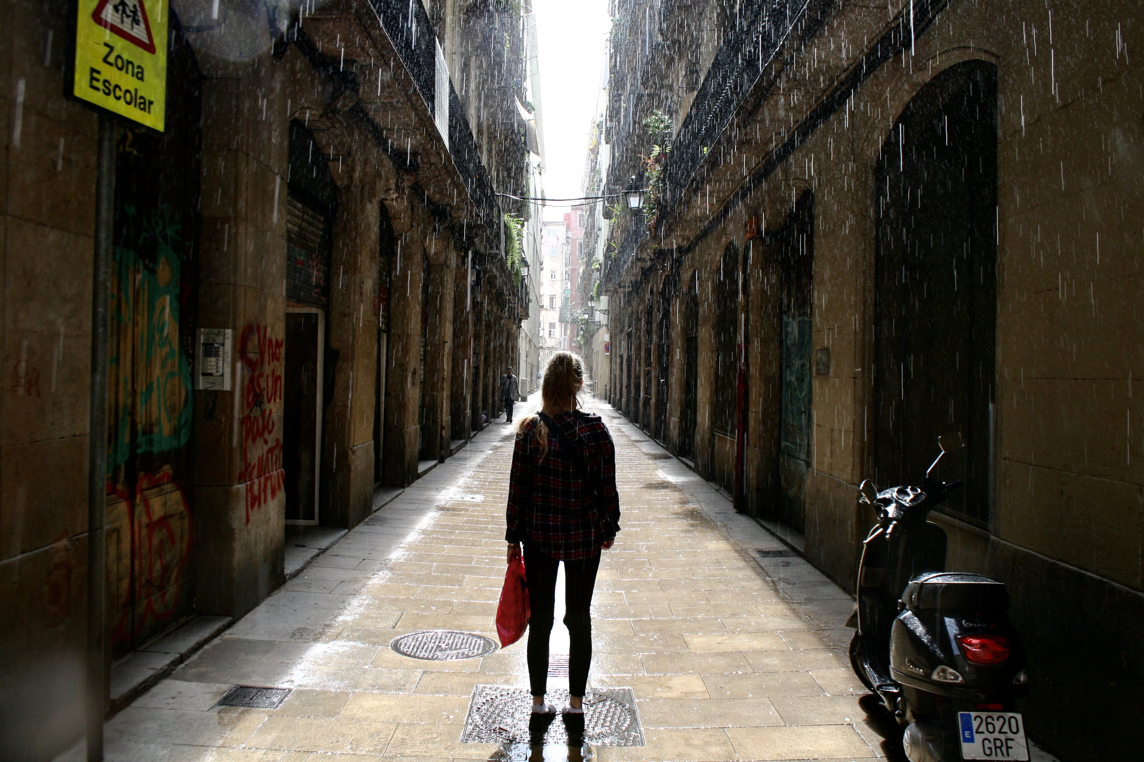 Image of a Barcelona backstreet during a summer storm.